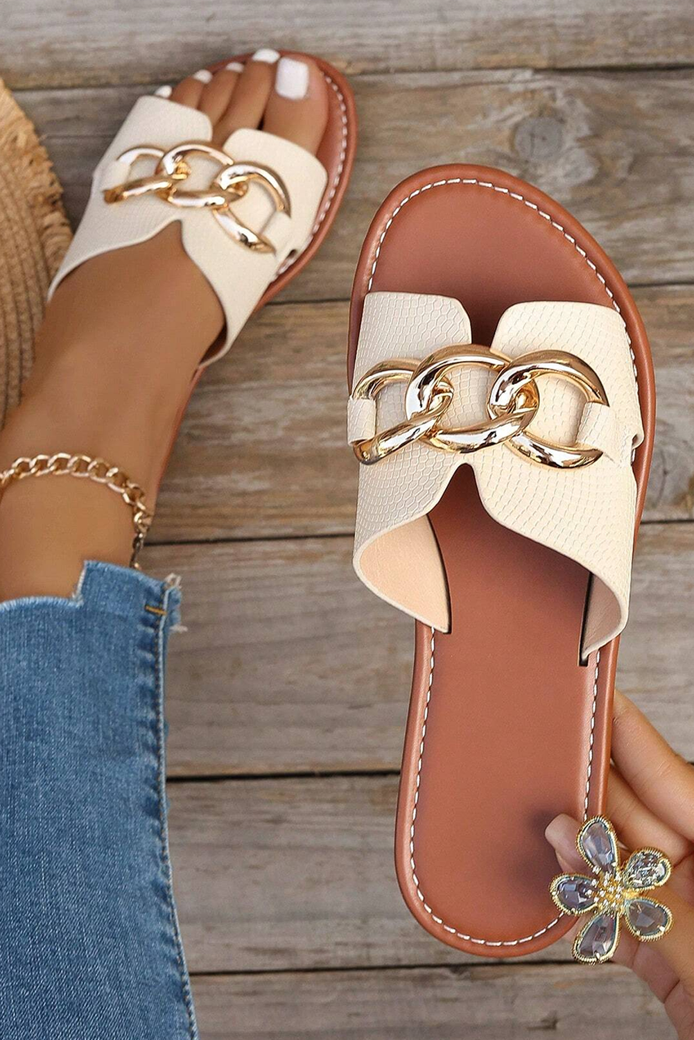 Sandalias Broche Dorado